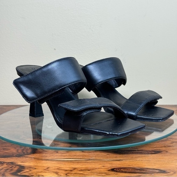 Open Edit Quincy Sandal in black - Picture 10 of 16